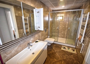 فيلا من 4 غرف نوم في Altinkol Dosemealti أنطاليا