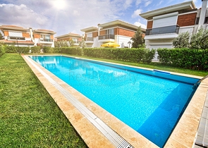 فيلا من 4 غرف نوم في Altinkol Dosemealti أنطاليا