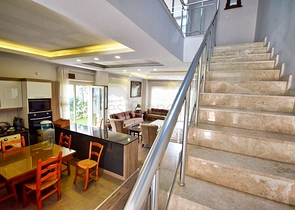 فيلا من 4 غرف نوم في Altinkol Dosemealti أنطاليا