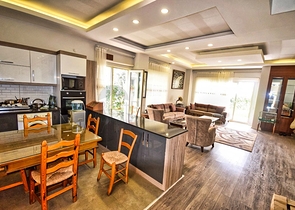 فيلا من 4 غرف نوم في Altinkol Dosemealti أنطاليا