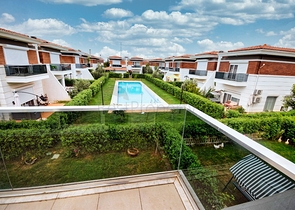 فيلا من 4 غرف نوم في Altinkol Dosemealti أنطاليا