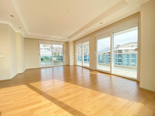 شقة 3 غرف وصالة - مطبخ منفصل - ضمن مجمع - في جيكجلي / الانيا 