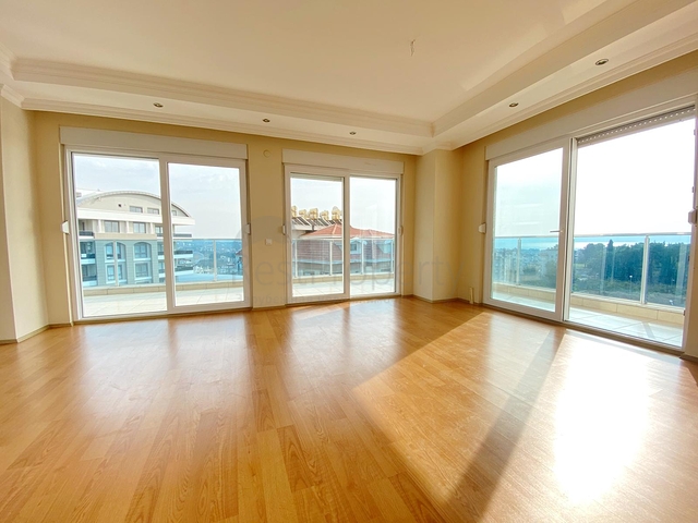 شقة 3 غرف وصالة - مطبخ منفصل - ضمن مجمع - في جيكجلي / الانيا 