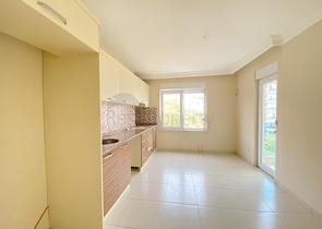 شقة 3 غرف وصالة - مطبخ منفصل - ضمن مجمع - في جيكجلي / الانيا 