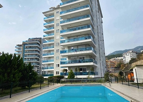 شقة 3 غرف وصالة - مطبخ منفصل - ضمن مجمع - في جيكجلي / الانيا 