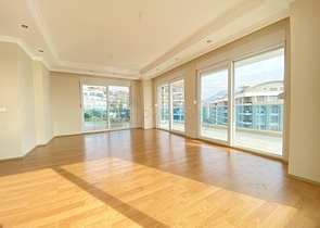 شقة 3 غرف وصالة - مطبخ منفصل - ضمن مجمع - في جيكجلي / الانيا 