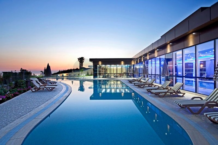 مجمع يضم كافة الخدمات -شقة غرفة وصالة - في كارجي جاك / الانيا 