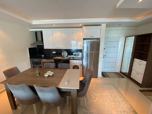 مجمع يضم كافة الخدمات -شقة غرفة وصالة - في كارجي جاك / الانيا 