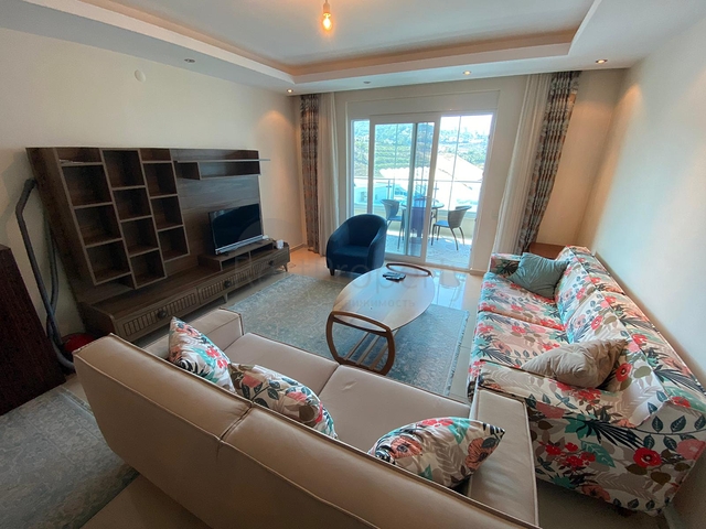 مجمع يضم كافة الخدمات -شقة غرفة وصالة - في كارجي جاك / الانيا 