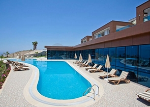 مجمع يضم كافة الخدمات -شقة غرفة وصالة - في كارجي جاك / الانيا 