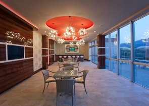 مجمع يضم كافة الخدمات -شقة غرفة وصالة - في كارجي جاك / الانيا 