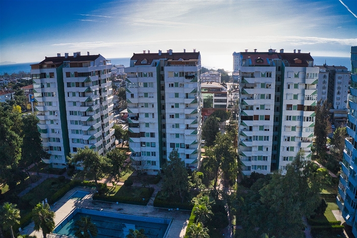 شقة واسعة 5 + 1 على مسافة قريبة من البحر في أنطاليا