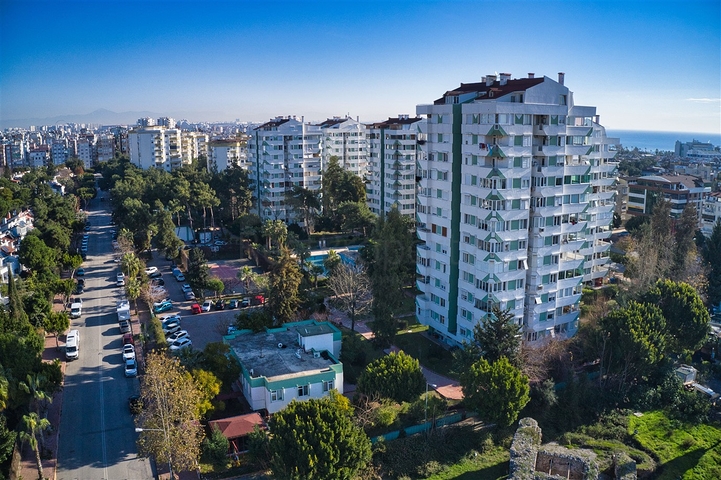 شقة واسعة 5 + 1 على مسافة قريبة من البحر في أنطاليا