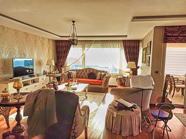 شقة واسعة 5 + 1 على مسافة قريبة من البحر في أنطاليا