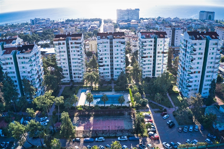 شقة واسعة 5 + 1 على مسافة قريبة من البحر في أنطاليا