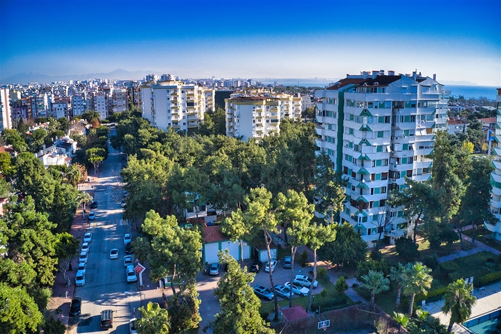 شقة واسعة 5 + 1 على مسافة قريبة من البحر في أنطاليا