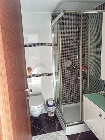 شقة واسعة 5 + 1 على مسافة قريبة من البحر في أنطاليا