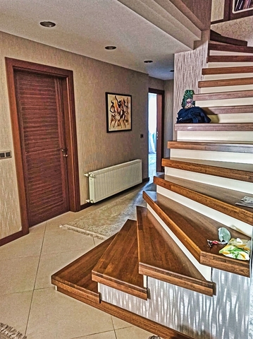 شقة واسعة 5 + 1 على مسافة قريبة من البحر في أنطاليا