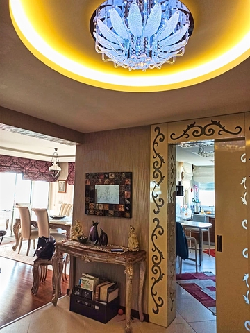 شقة واسعة 5 + 1 على مسافة قريبة من البحر في أنطاليا