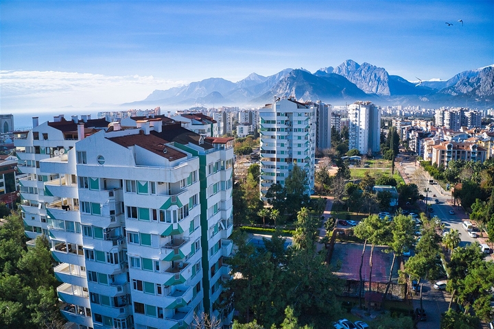 شقة واسعة 5 + 1 على مسافة قريبة من البحر في أنطاليا