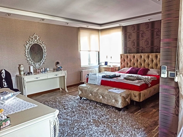 شقة واسعة 5 + 1 على مسافة قريبة من البحر في أنطاليا