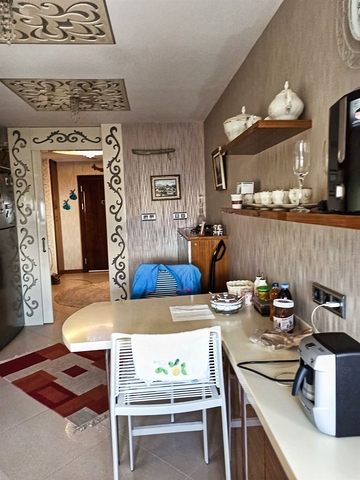 شقة واسعة 5 + 1 على مسافة قريبة من البحر في أنطاليا