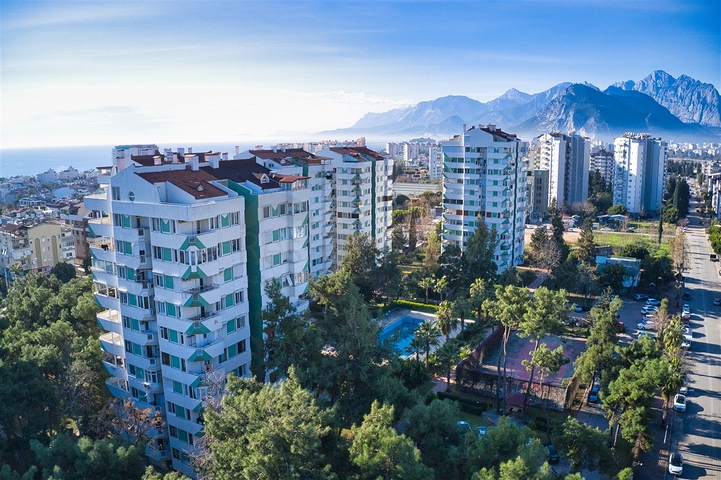 شقة واسعة 5 + 1 على مسافة قريبة من البحر في أنطاليا