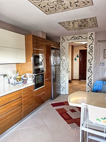 شقة واسعة 5 + 1 على مسافة قريبة من البحر في أنطاليا