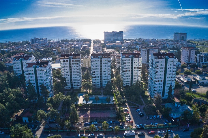 شقة واسعة 5 + 1 على مسافة قريبة من البحر في أنطاليا