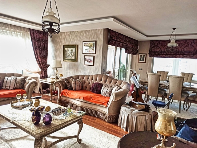 شقة واسعة 5 + 1 على مسافة قريبة من البحر في أنطاليا