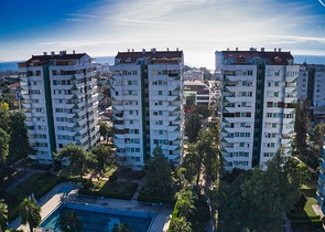 شقة واسعة 5 + 1 على مسافة قريبة من البحر في أنطاليا