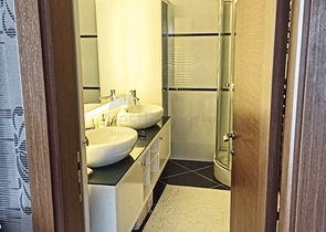 شقة واسعة 5 + 1 على مسافة قريبة من البحر في أنطاليا