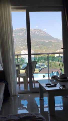 قريب من البحر والخدمات -استديو مفروش - ضمن مجمع سكني - في مهموتلار / الانيا 