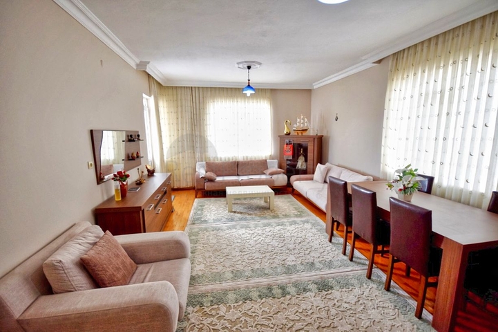 شقة 3 + 1 تطل على البحر الأبيض المتوسط ​​في لارا أنطاليا