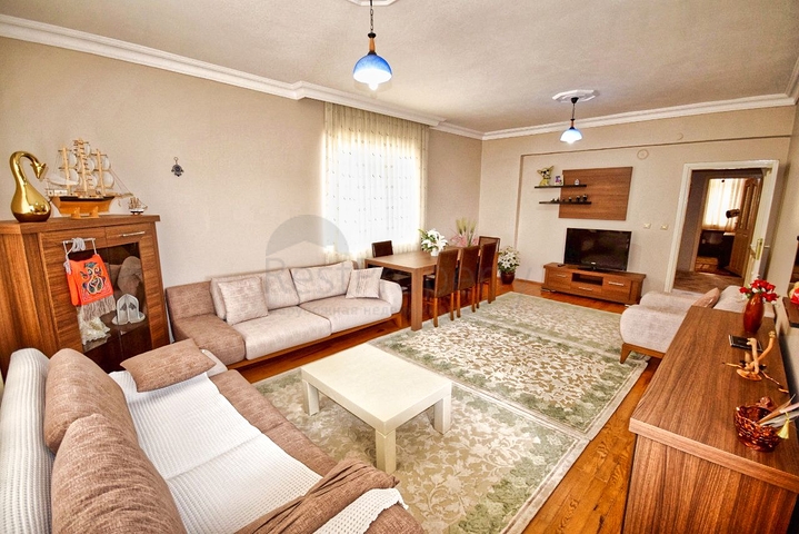 شقة 3 + 1 تطل على البحر الأبيض المتوسط ​​في لارا أنطاليا