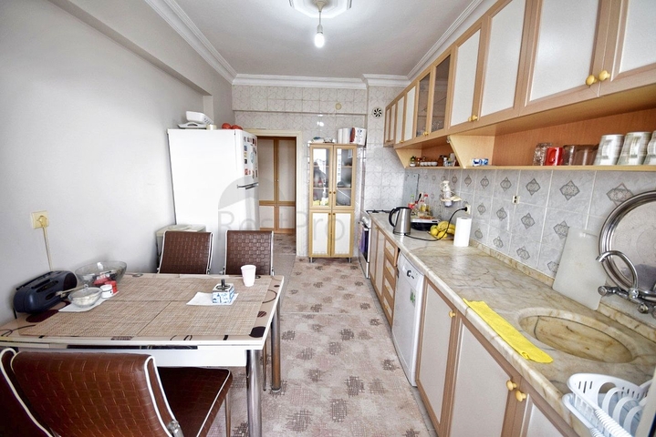 شقة 3 + 1 تطل على البحر الأبيض المتوسط ​​في لارا أنطاليا