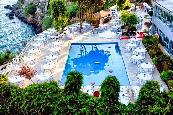 شقة 3 + 1 تطل على البحر الأبيض المتوسط ​​في لارا أنطاليا