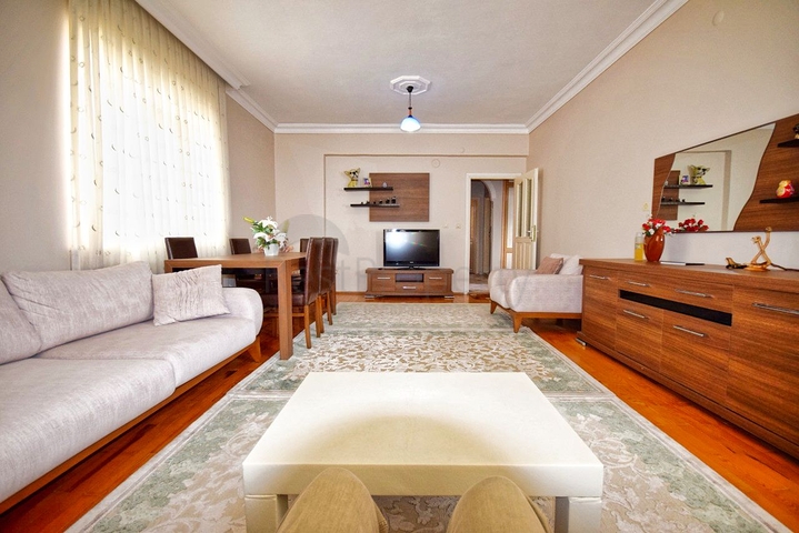 شقة 3 + 1 تطل على البحر الأبيض المتوسط ​​في لارا أنطاليا