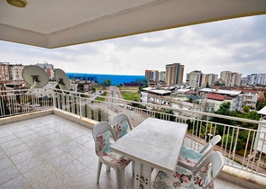 شقة 3 + 1 تطل على البحر الأبيض المتوسط ​​في لارا أنطاليا