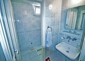 شقة 3 + 1 تطل على البحر الأبيض المتوسط ​​في لارا أنطاليا