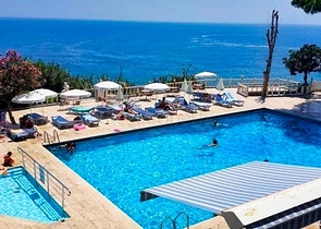 شقة 3 + 1 تطل على البحر الأبيض المتوسط ​​في لارا أنطاليا