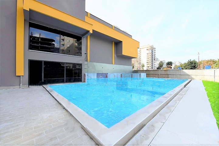 شقة 3 غرف وصالة - مطبخ مغلق - ضمن مجمع يضم كافة الخدمات - في مهموتلار / الانيا 