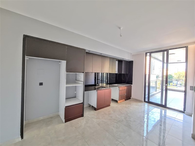 شقة 3 غرف وصالة - مطبخ مغلق - ضمن مجمع يضم كافة الخدمات - في مهموتلار / الانيا 