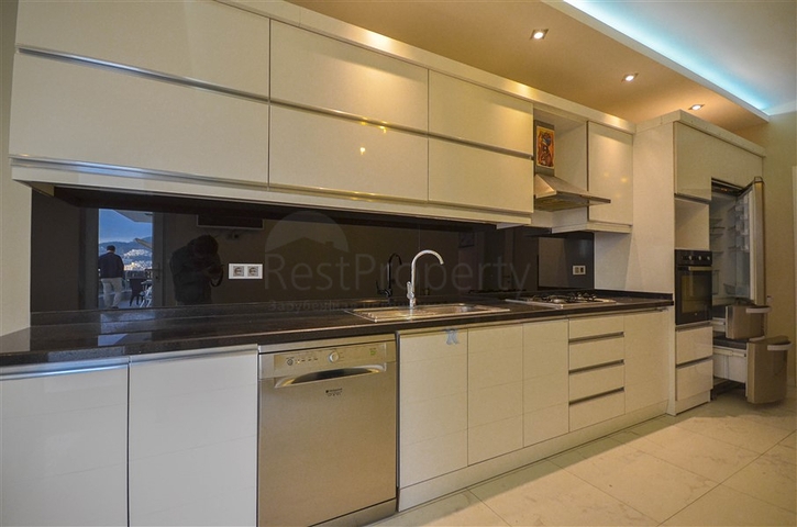 شقة 3 غرف وصالة - مطبخ منفصل - مؤثثة - في مهموتلار / الانيا 