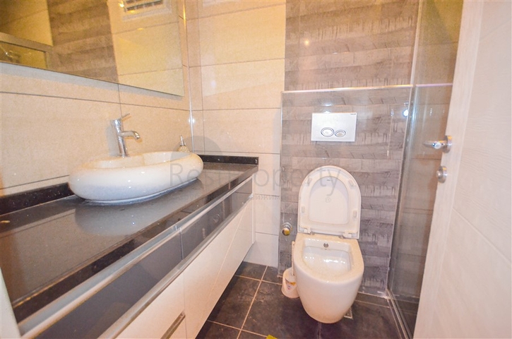 شقة 3 غرف وصالة - مطبخ منفصل - مؤثثة - في مهموتلار / الانيا 