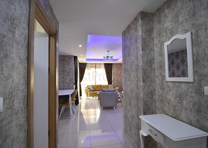 ضمن مجمع 5 نجوم - شقة غرفتين وصالة - مفروشة - في منطقة جيكجلي المركزية / الانيا 