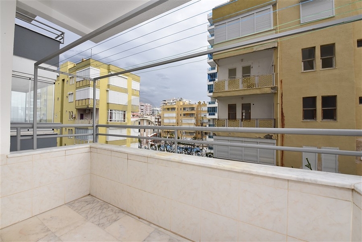 قريبة من البحر - شقة غرفتين وصالة - ضمن مجمع سكني - في مهموتلار / الانيا 