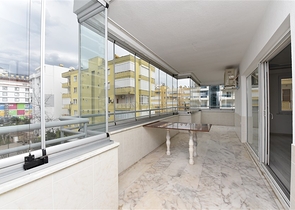 قريبة من البحر - شقة غرفتين وصالة - ضمن مجمع سكني - في مهموتلار / الانيا 