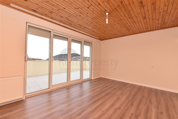 منزل عائلي - دوبلكس 5 غرف وصالة - في مركز الانيا 