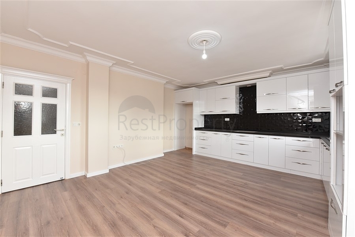 منزل عائلي - دوبلكس 5 غرف وصالة - في مركز الانيا 